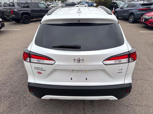 Used 2023 Toyota Corolla Cross LE w/ Moonroof Package AWD/4WD image 6