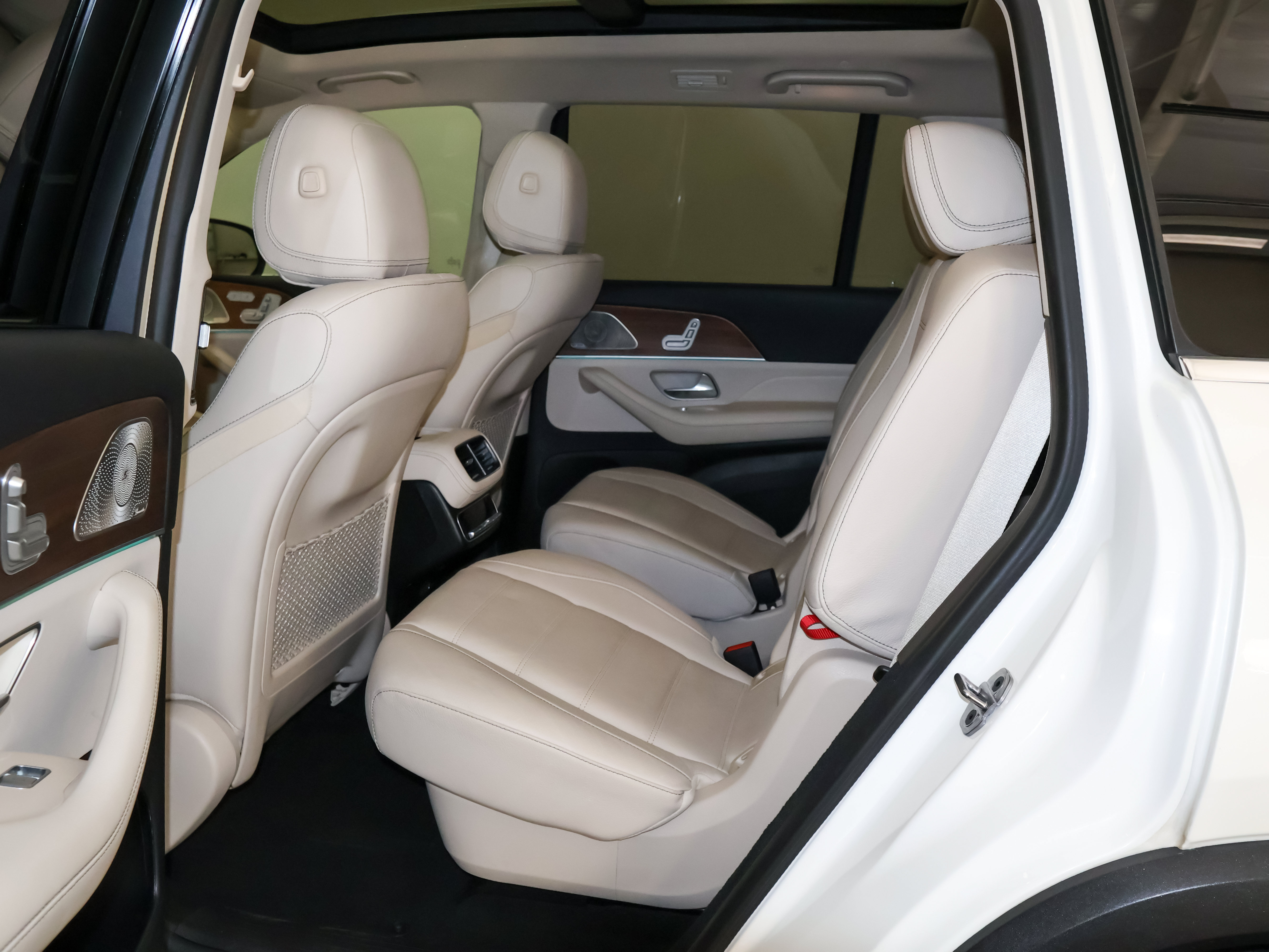 Used 2021 Mercedes-Benz GLS 450 4MATIC image 23