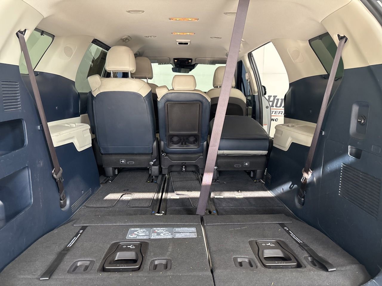 Used 2025 Kia Carnival EX image 20