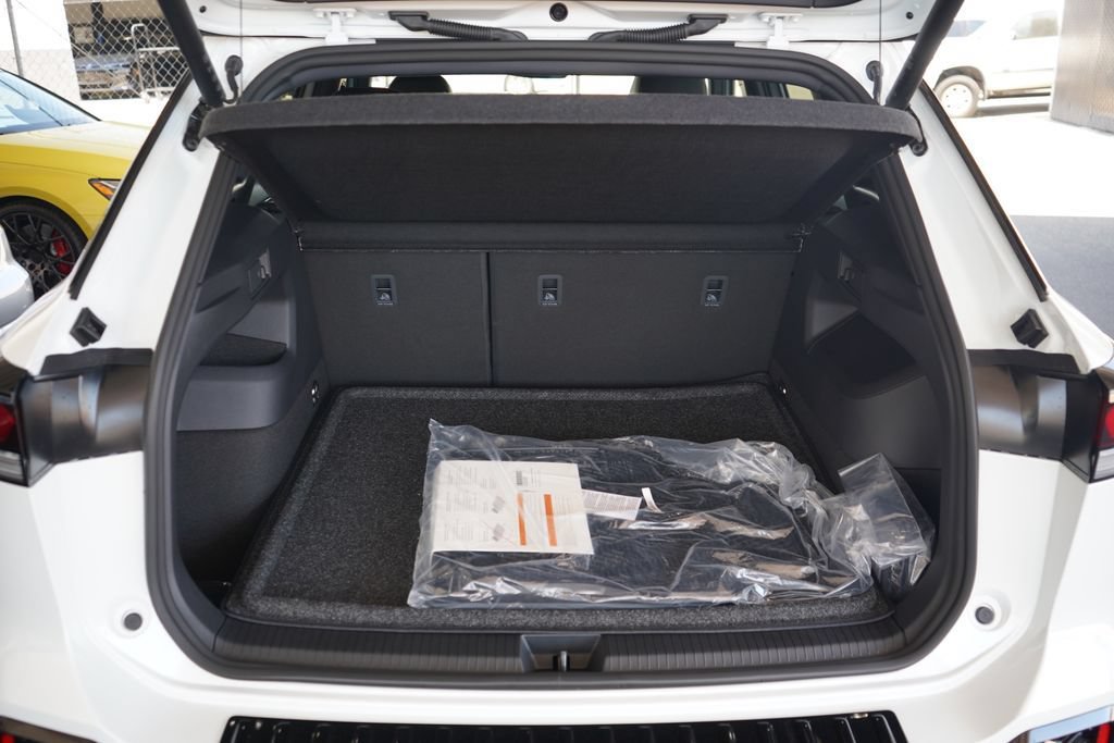 New 2026 Volkswagen Tiguan SE R-Line FWD image 12