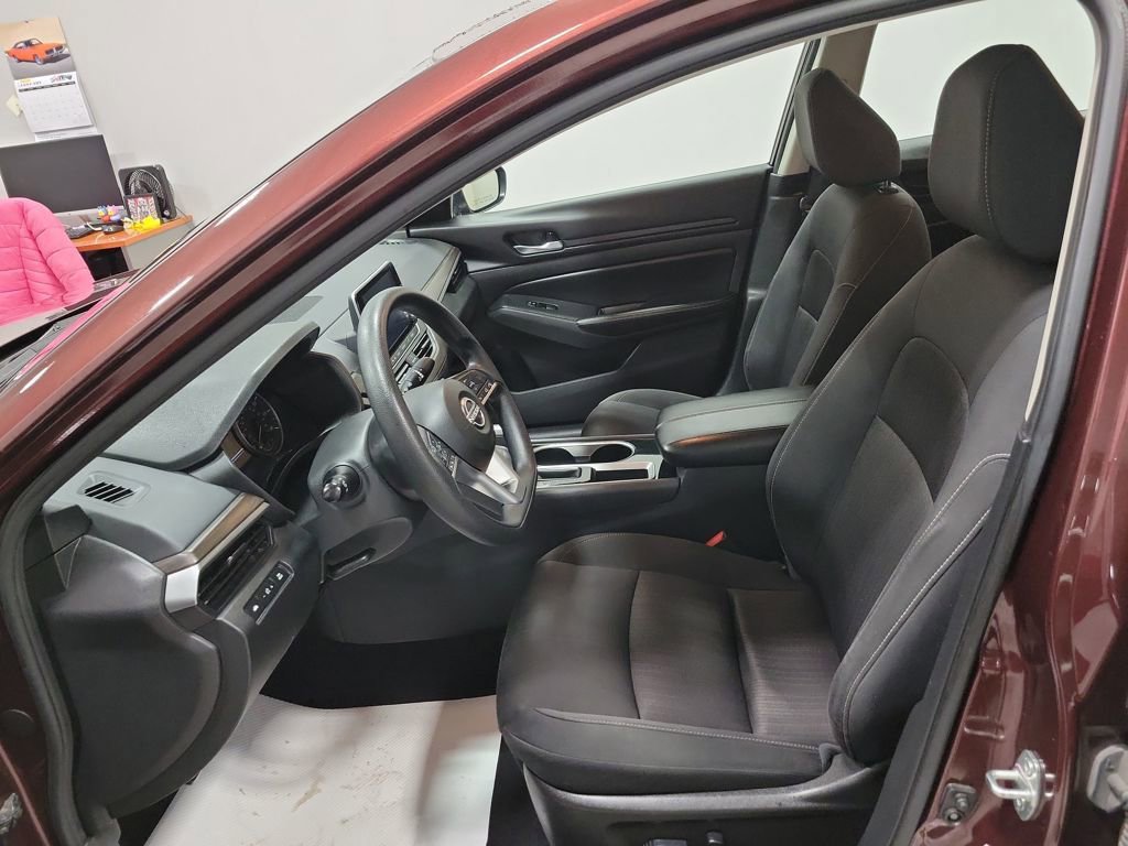 Used 2024 Nissan Altima 2.5 SV image 2