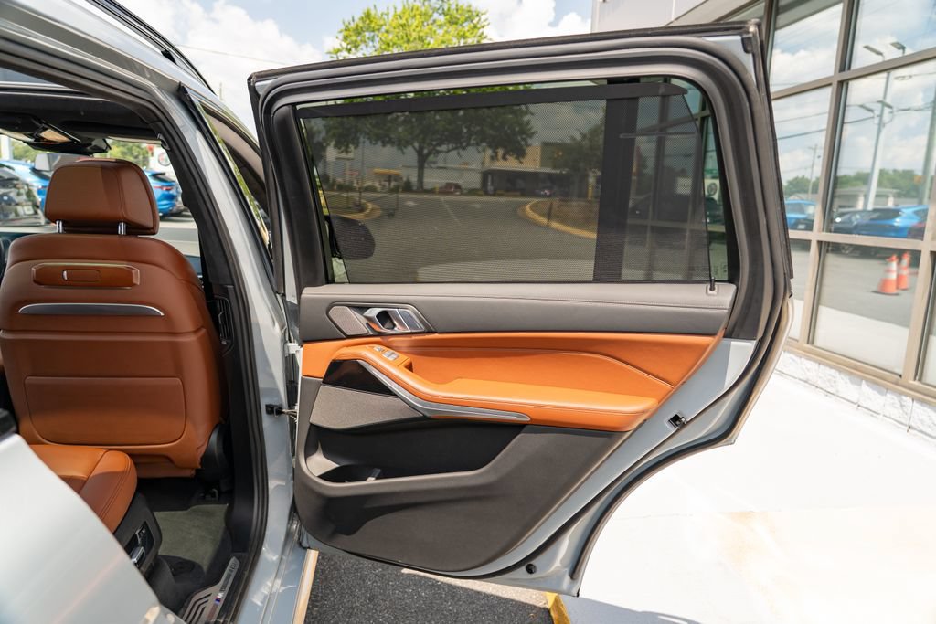 Used 2025 BMW X7 M60i AWD/4WD image 18