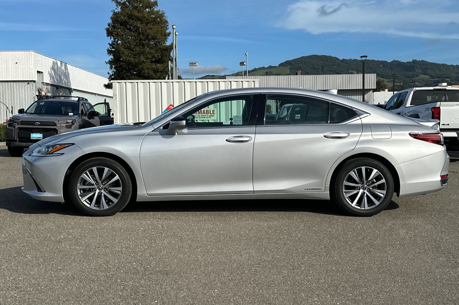 Used 2021 Lexus ES 300h w/ Premium Package image 7