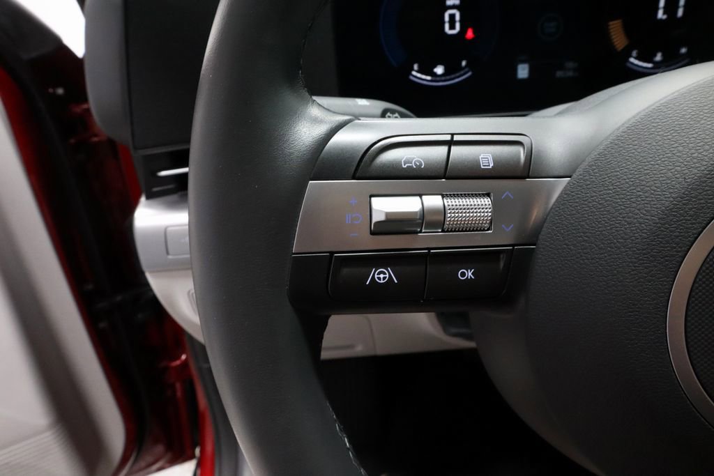 Used 2025 Hyundai Kona SEL FWD image 25