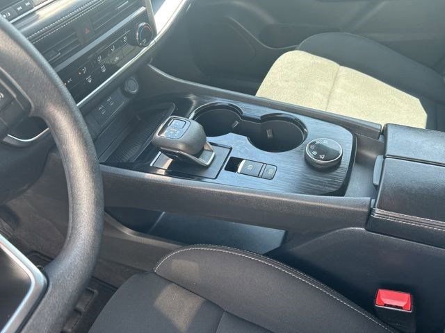 Used 2024 Nissan Rogue S image 25