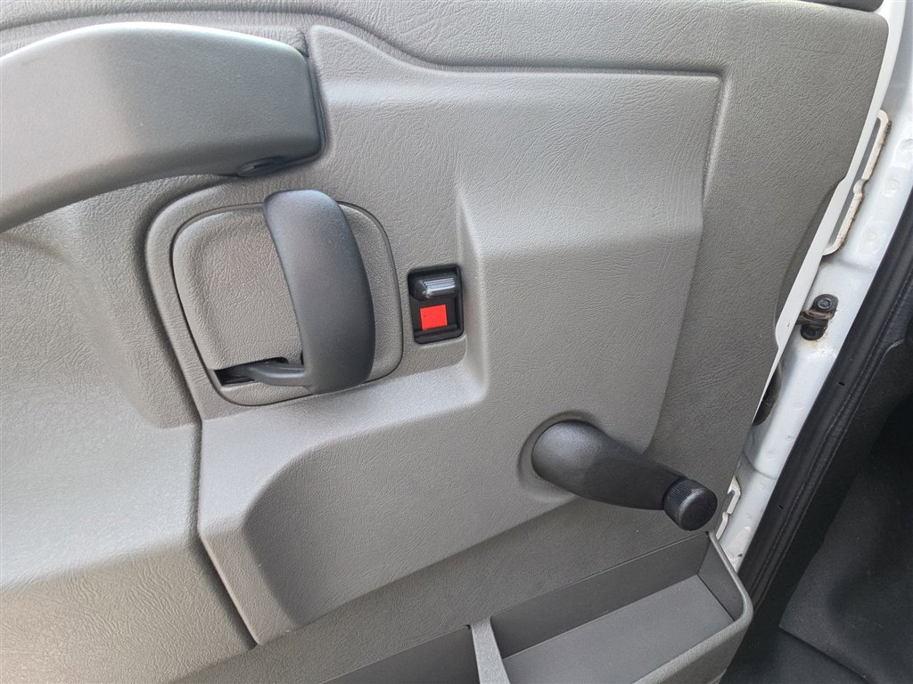 Used 2018 Chevrolet Express 3500 w/ Driver Convenience Package image 19