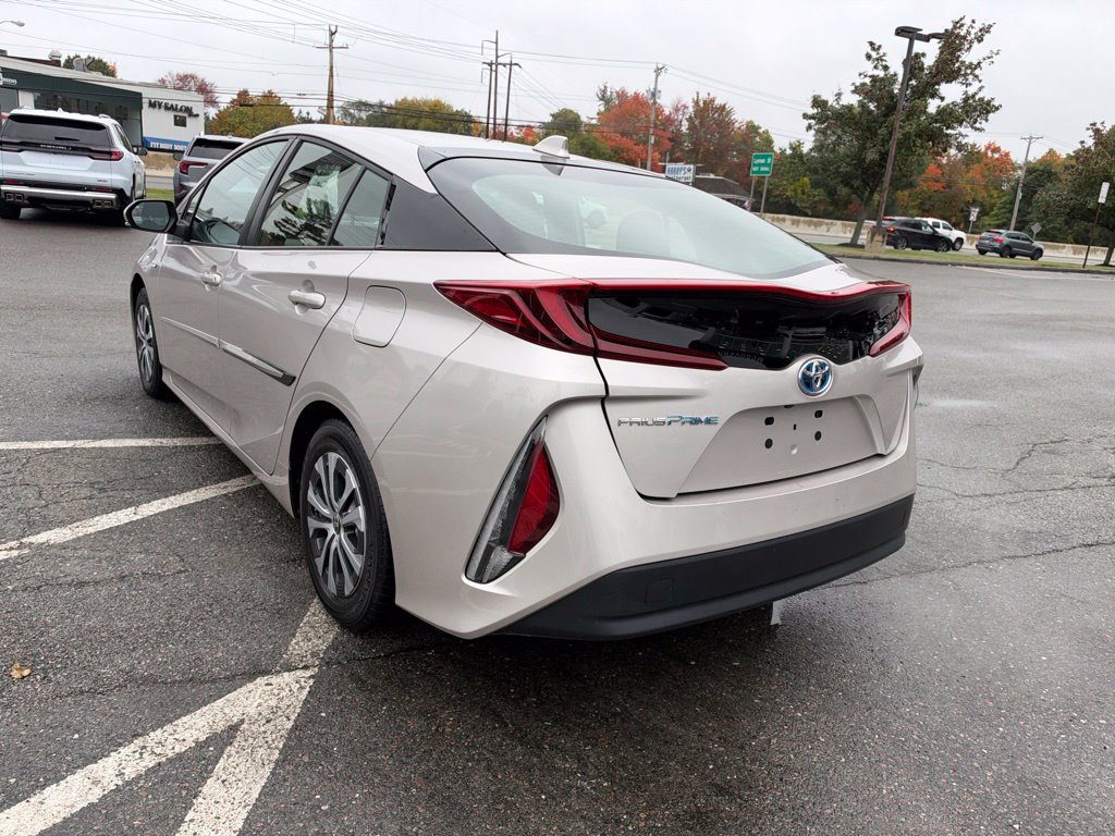 Used 2021 Toyota Prius Prime LE FWD image 4