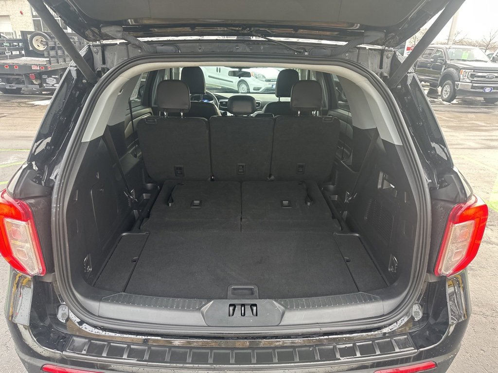 Used 2022 Ford Explorer XLT w/ Equipment Group 202A image 12