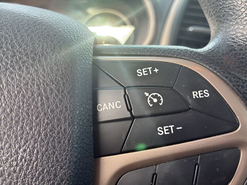 Used 2016 Jeep Cherokee Sport image 13