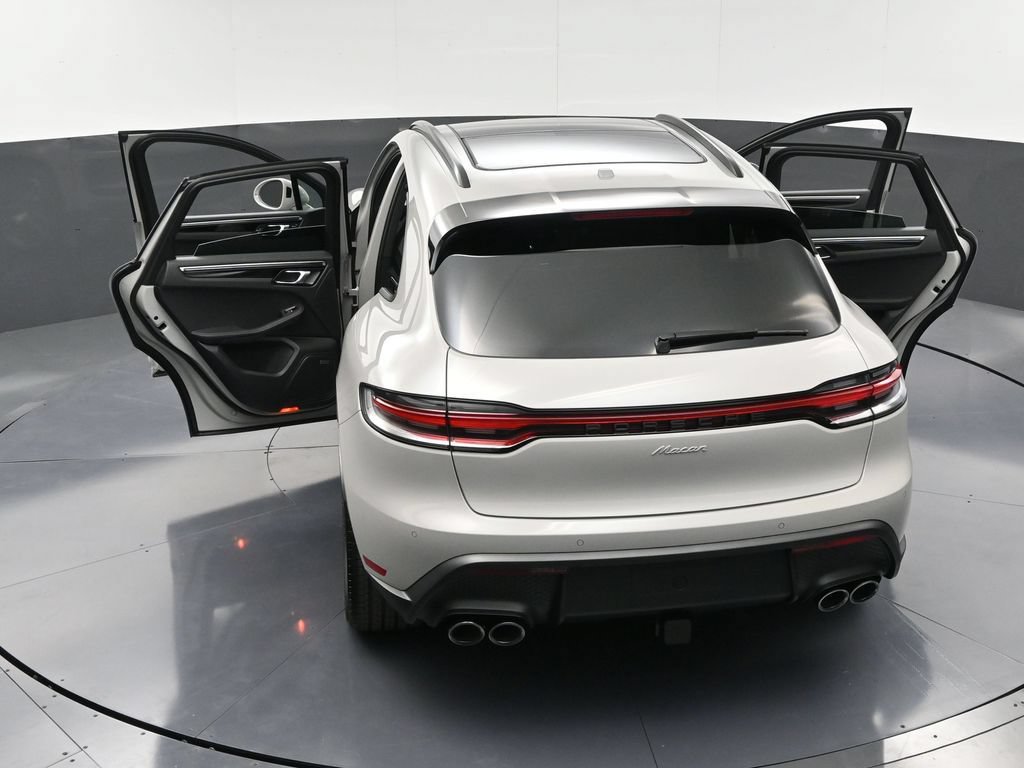 Certified 2026 Porsche Macan AWD/4WD image 34