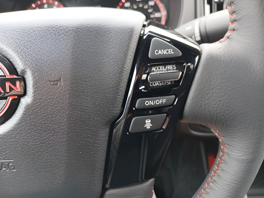 Used 2025 Nissan Frontier PRO-4X AWD/4WD image 30