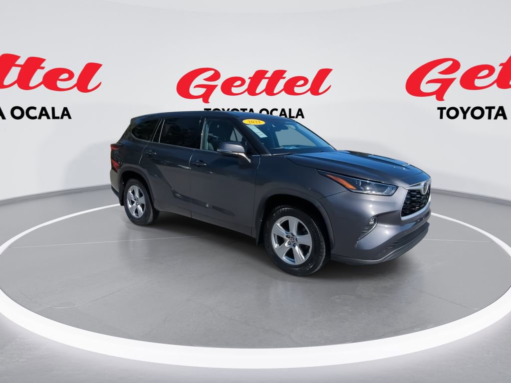 Used 2021 Toyota Highlander LE image 2