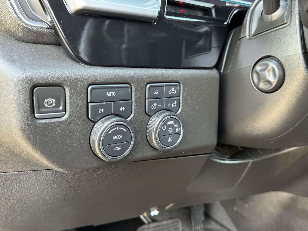Used 2022 Chevrolet Silverado 1500 LTZ AWD/4WD image 10