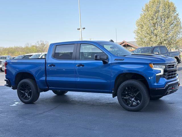 Used 2023 Chevrolet Silverado 1500 LT Trail Boss w/ LPO, Dark Essentials Package AWD/4WD image 2