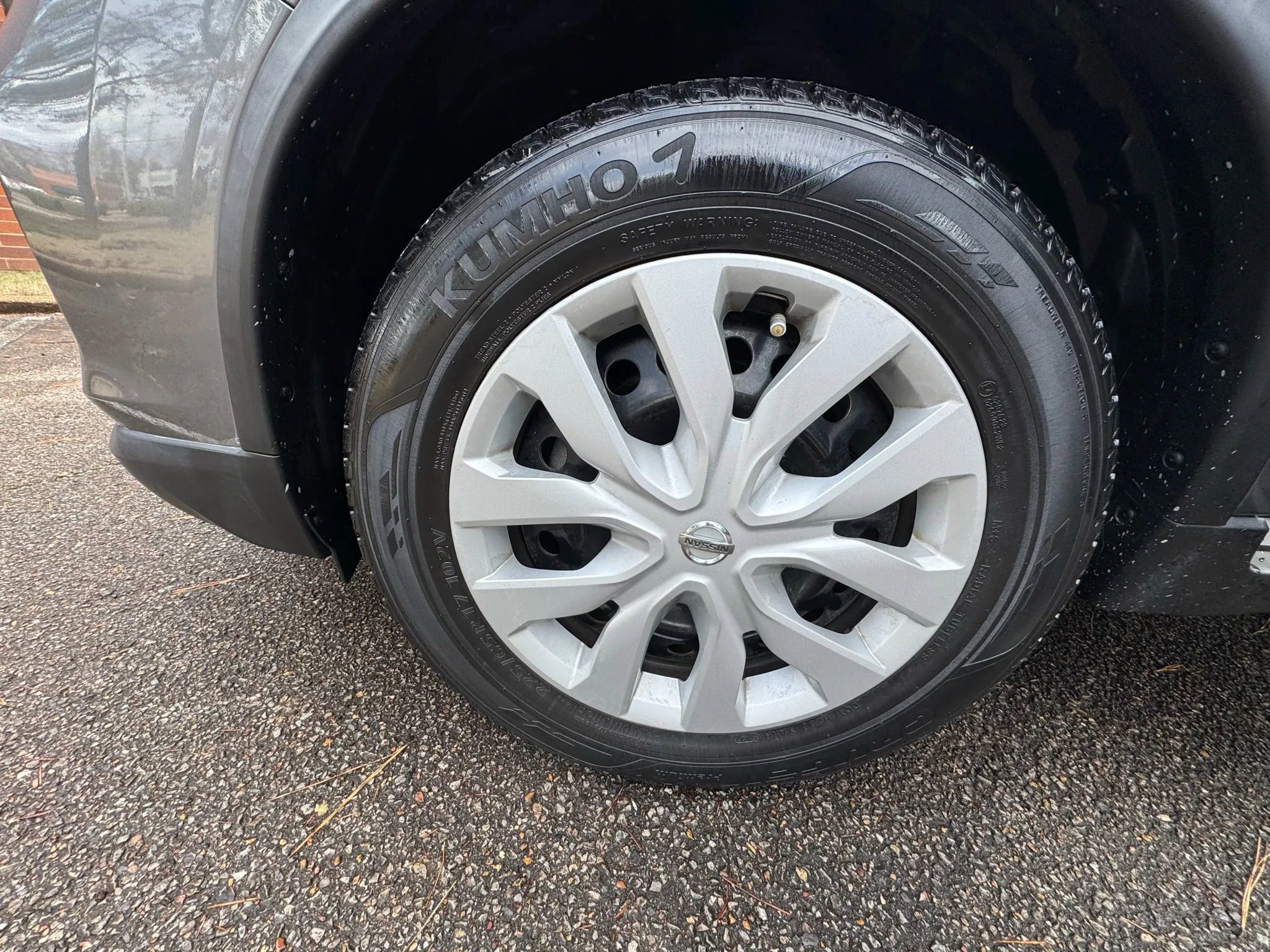 Used 2017 Nissan Rogue S image 24