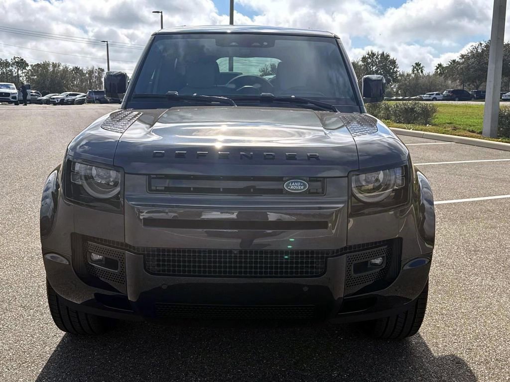New 2025 Land Rover Defender 130 X-Dynamic SE image 10