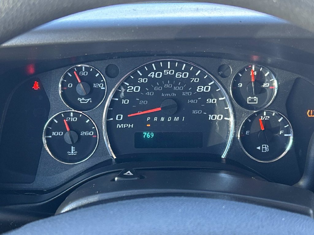 Used 2021 Chevrolet Express 2500 w/ Driver Convenience Package RWD image 29
