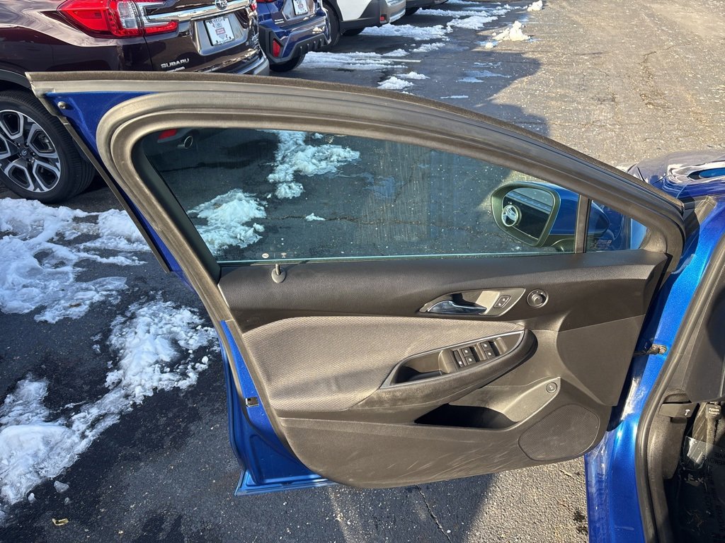 Used 2019 Chevrolet Cruze LT w/ Convenience Package image 19