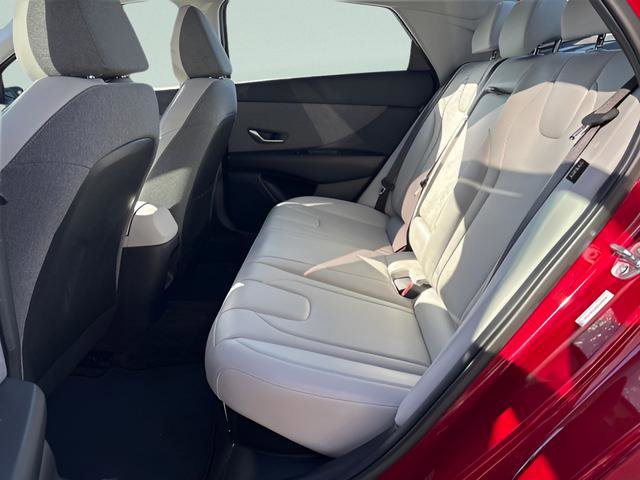 Certified 2025 Hyundai Elantra Limited FWD image 15