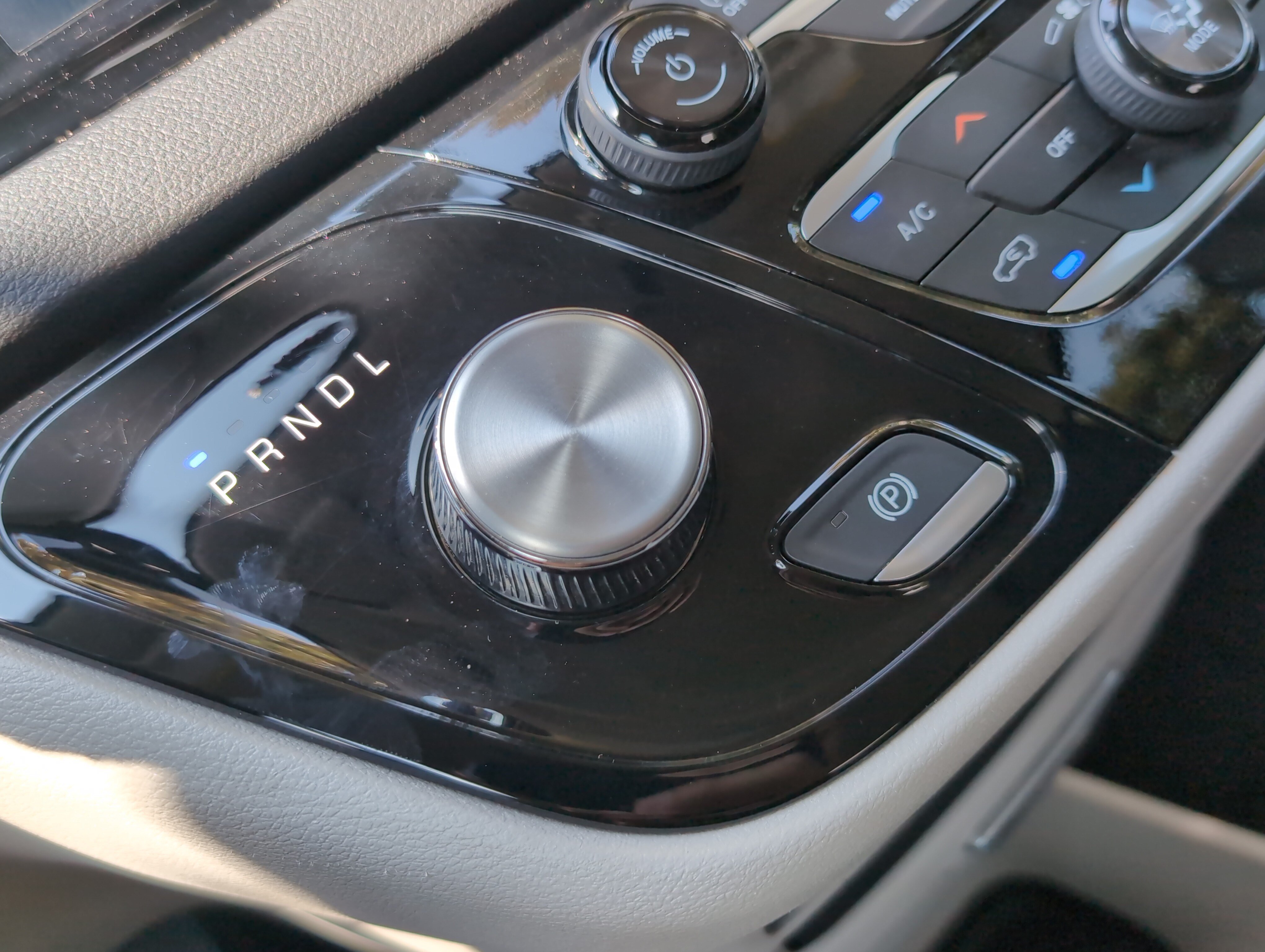 Used 2024 Chrysler Pacifica Touring-L FWD image 25