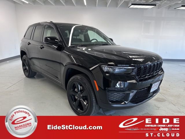 Used 2023 Jeep Grand Cherokee Altitude image 1
