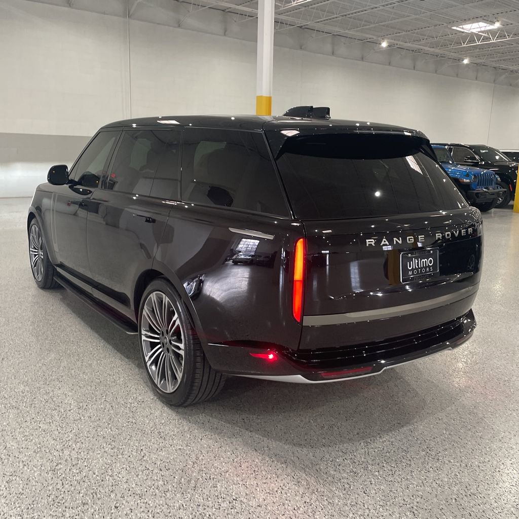 Used 2025 Land Rover Range Rover Long Wheelbase SE image 5