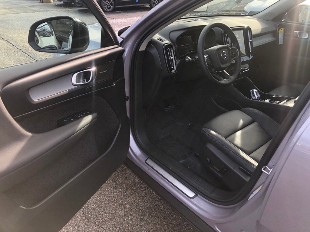 New 2026 Volvo XC40 B5 Ultra w/ Protection Package Premier AWD/4WD image 11