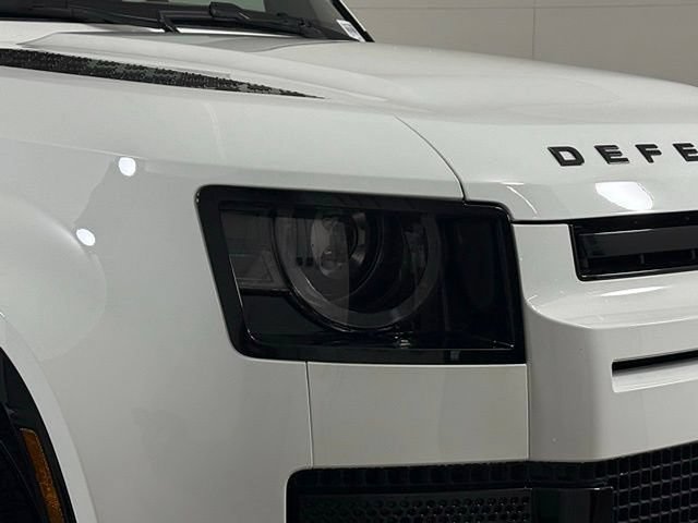 Used 2025 Land Rover Defender 110 V8 AWD/4WD image 15