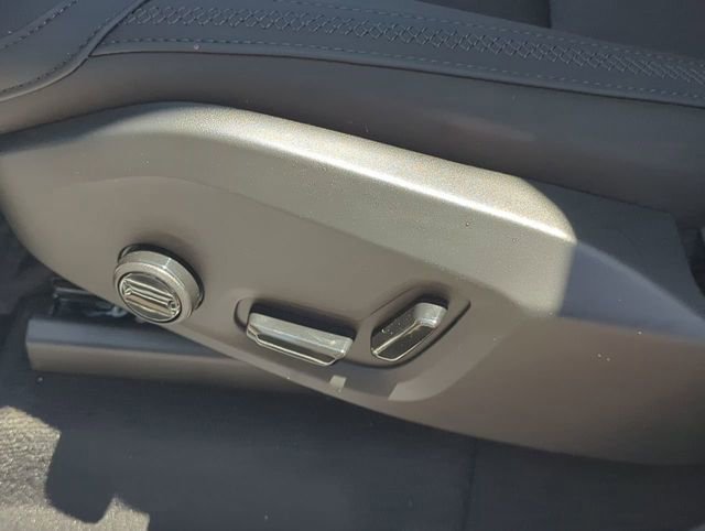 Used 2025 Volvo XC90 B6 Plus w/ Protection Package Premier image 22