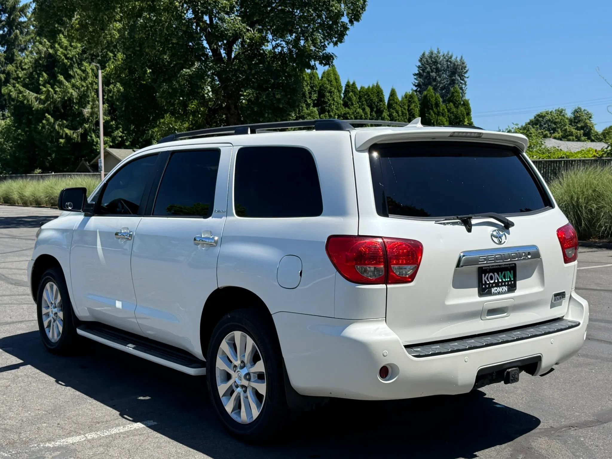 Used 2017 Toyota Sequoia Platinum AWD/4WD image 4