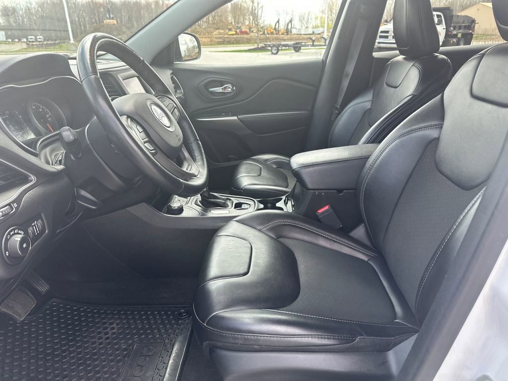 Used 2019 Jeep Cherokee Latitude Plus w/ Cold Weather Group image 9