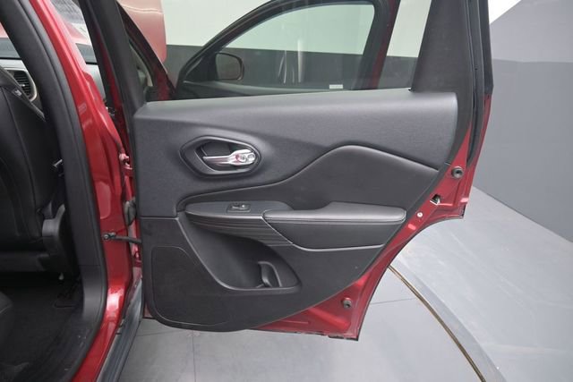Used 2016 Jeep Cherokee Limited AWD/4WD image 16