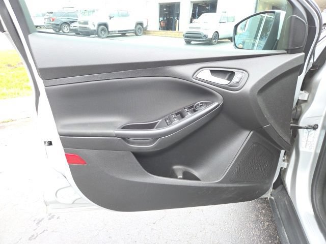 Used 2016 Ford Focus SE FWD image 10
