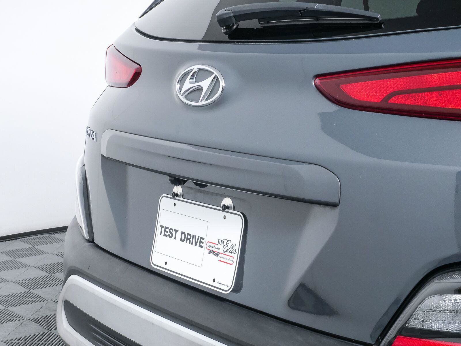 Used 2023 Hyundai Kona SEL w/ Convenience Package FWD image 4