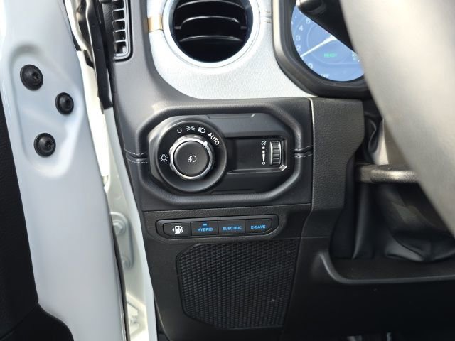 Used 2025 Jeep Wrangler Unlimited Sahara w/ Safety Group AWD/4WD image 15