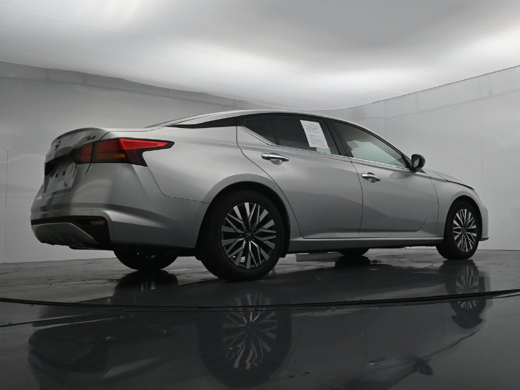 Used 2024 Nissan Altima 2.5 SV FWD image 23