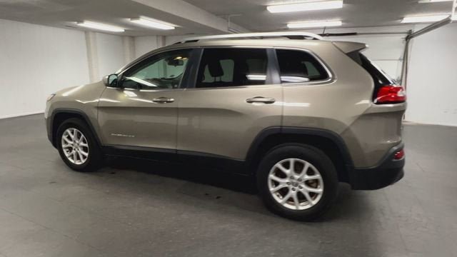 Used 2017 Jeep Cherokee Latitude w/ Safety/Convenience Group AWD/4WD image 6