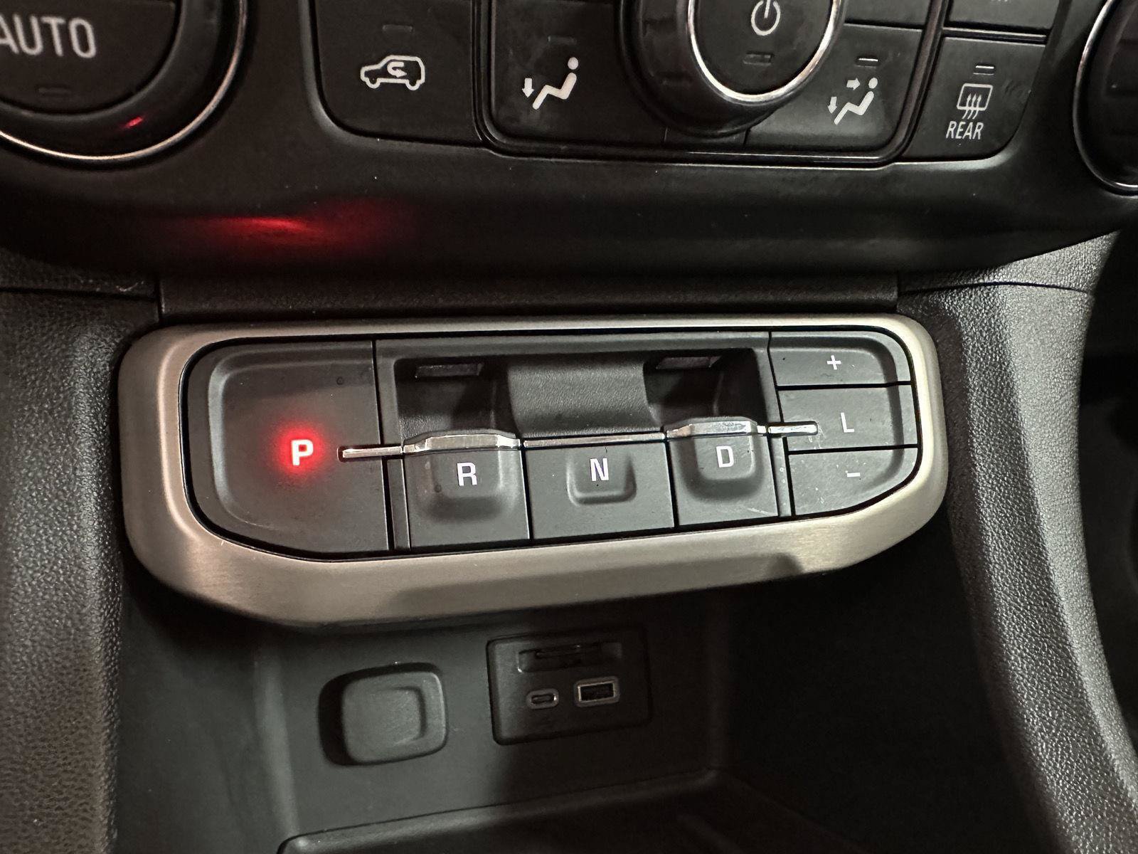 Used 2021 GMC Acadia Denali w/ Denali Technology Package AWD/4WD image 15
