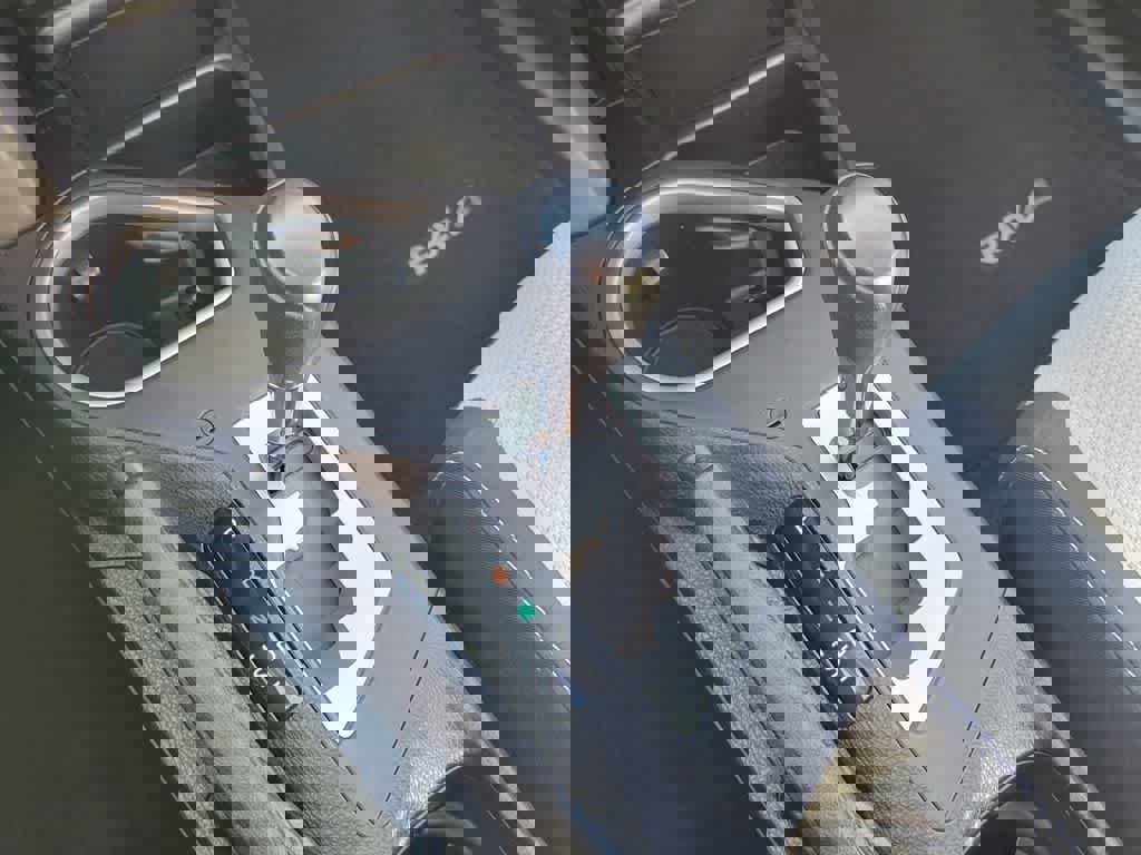 Used 2016 Toyota RAV4 XLE AWD/4WD image 22