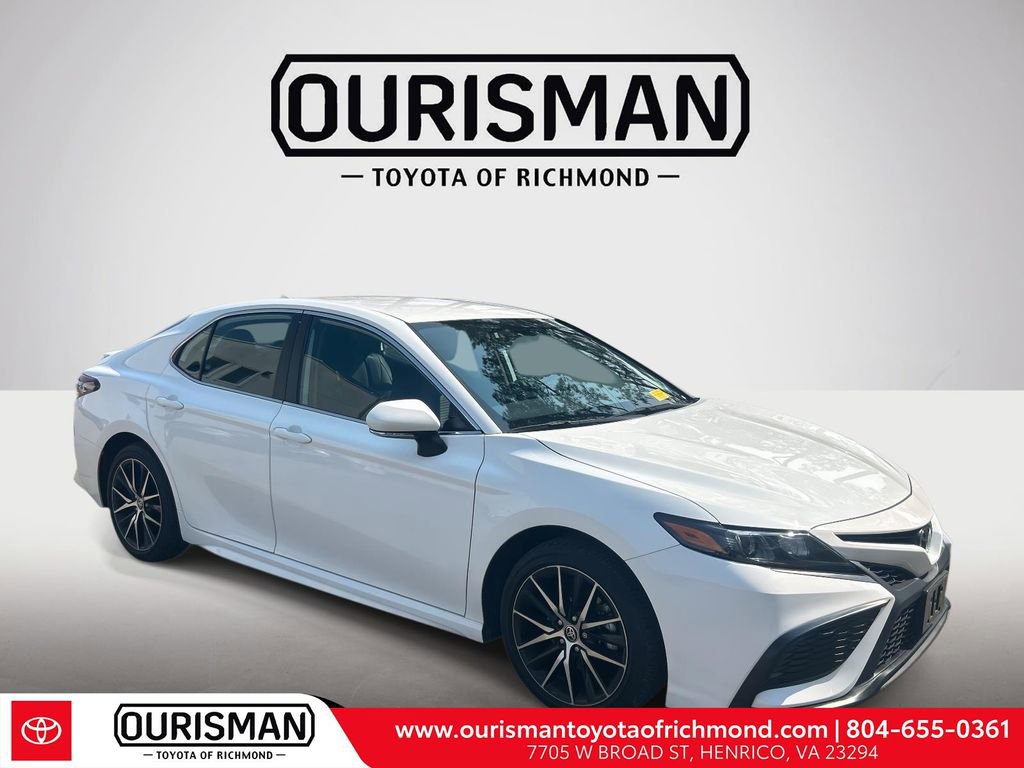 Used 2024 Toyota Camry SE image 1
