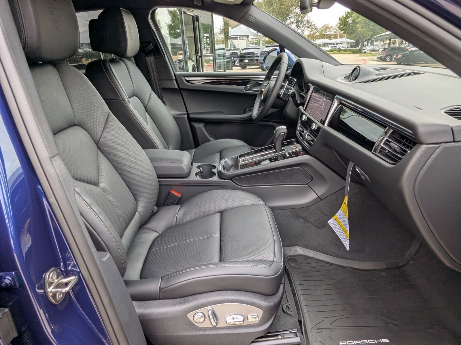 Certified 2026 Porsche Macan AWD/4WD image 25