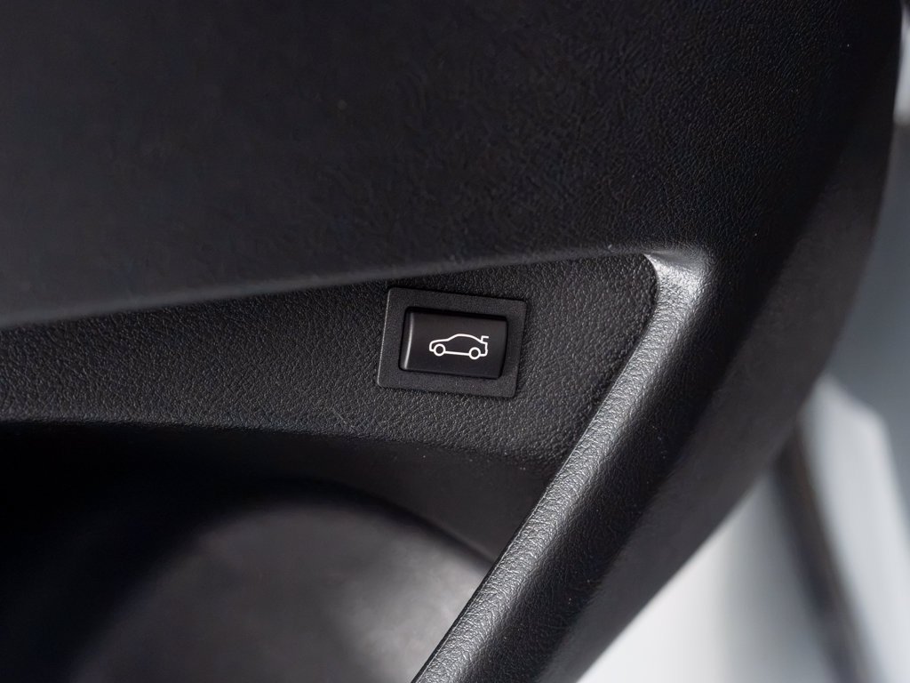 Used 2026 BMW M2 w/ Lighting Package RWD image 19