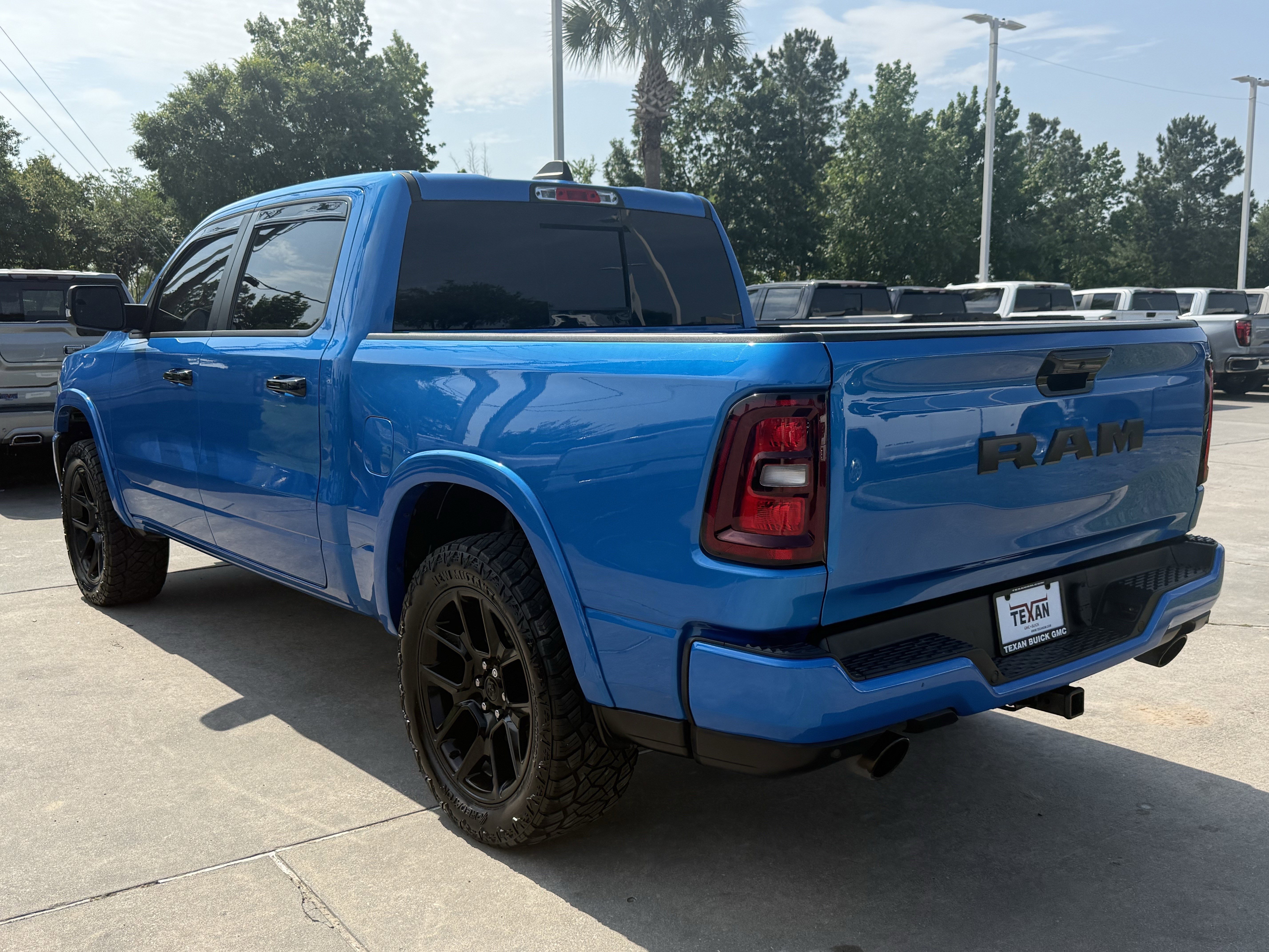Used 2025 RAM 1500 Laramie w/ Night Edition AWD/4WD image 7