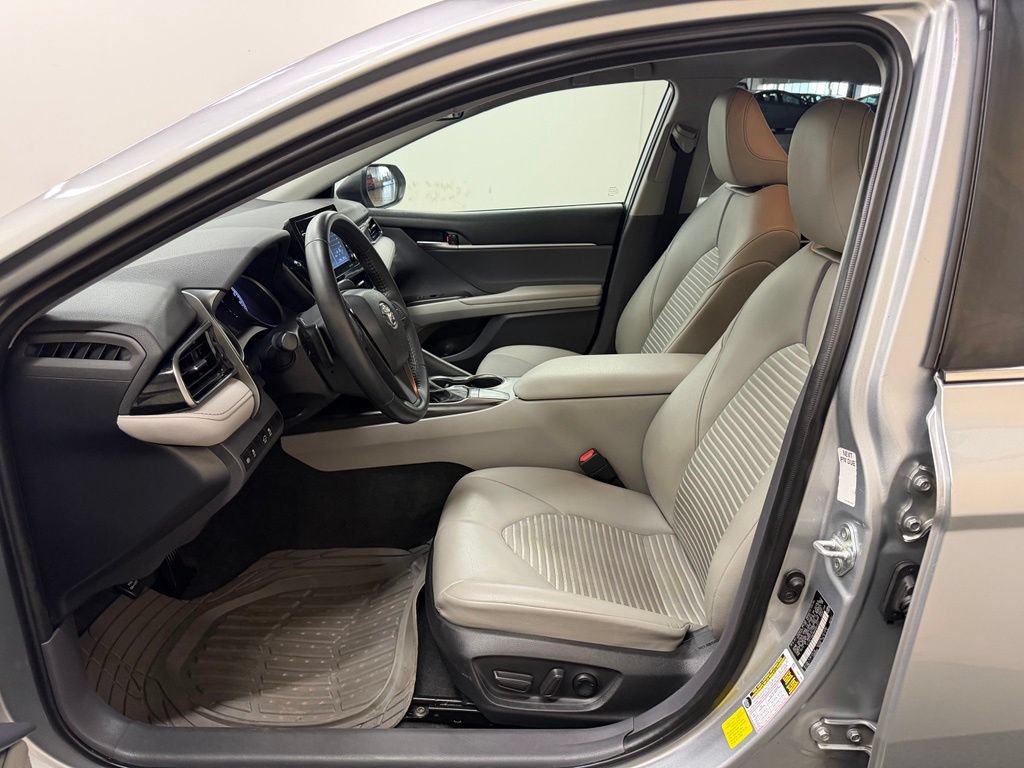 Used 2022 Toyota Camry SE FWD image 14