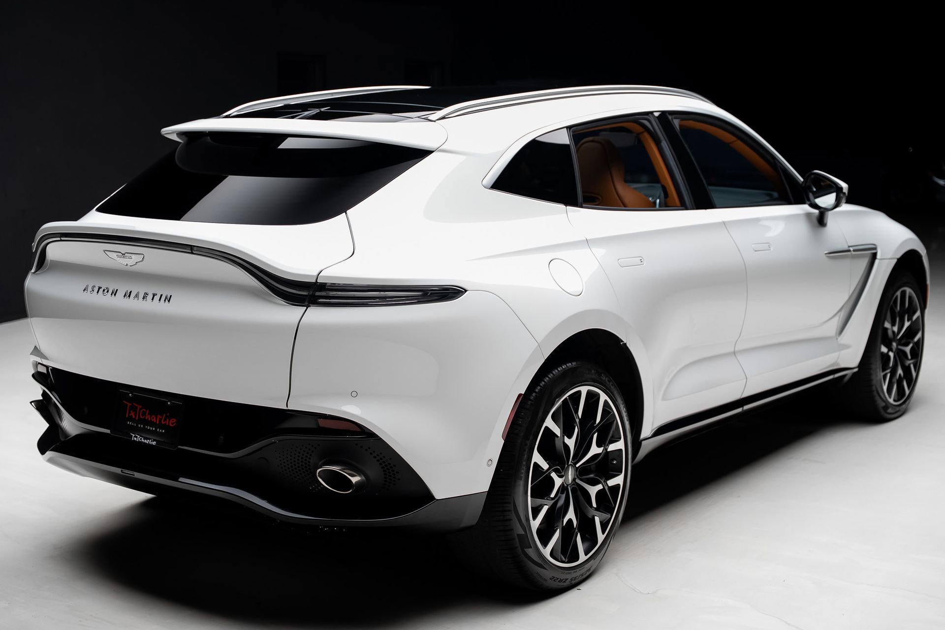 Used 2023 Aston Martin DBX AWD/4WD image 32