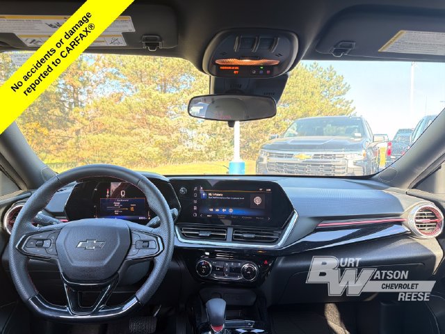 Used 2024 Chevrolet Trax RS w/ Sunroof Package FWD image 17