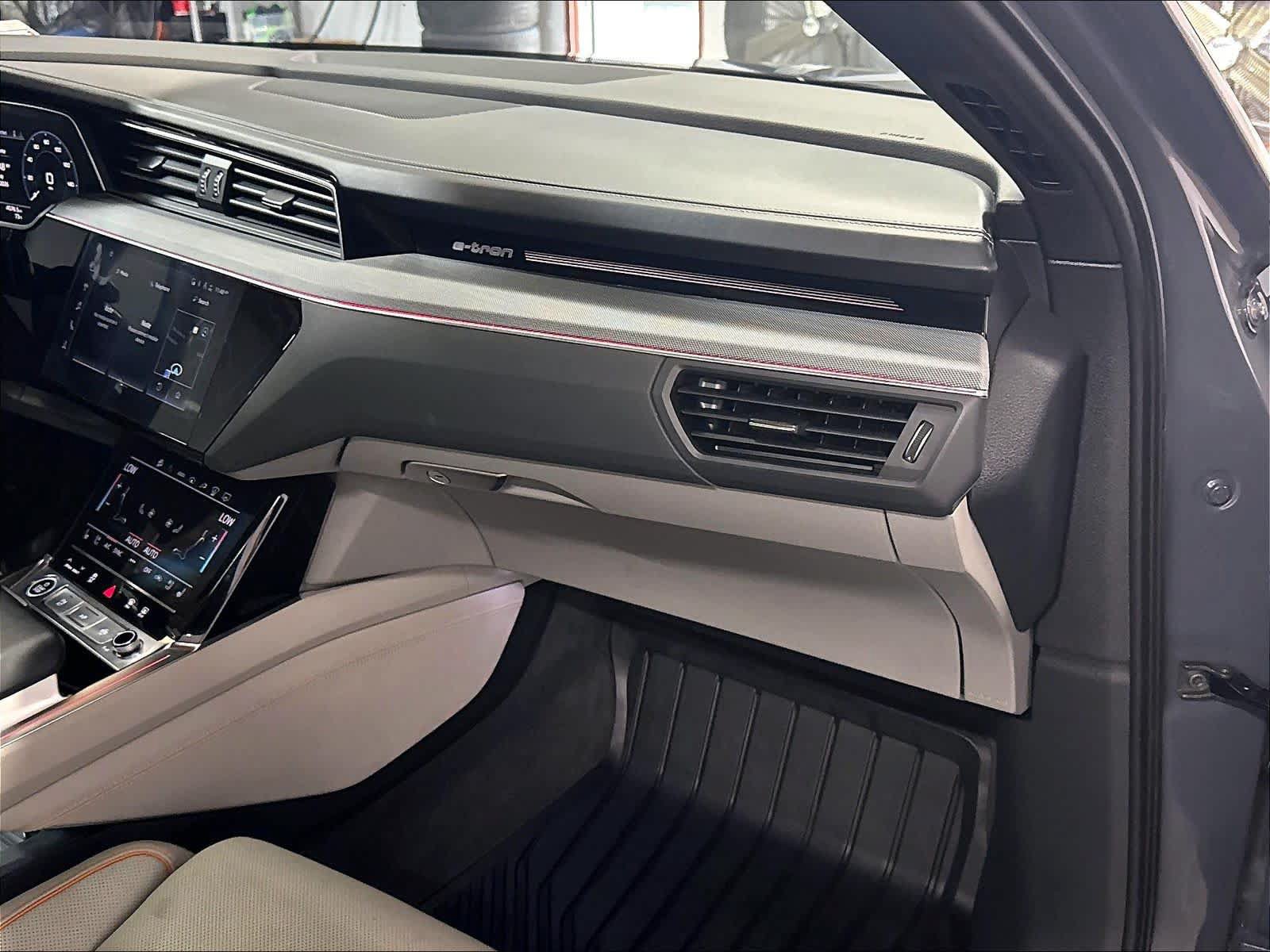 Certified 2024 Audi Q8 e-tron Prestige w/ Prestige Package AWD/4WD image 18