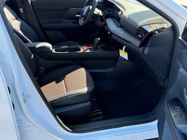 New 2026 Nissan Kicks SR FWD image 24
