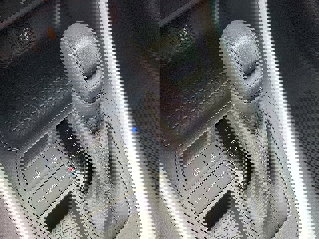 Used 2025 Toyota RAV4 LE image 27