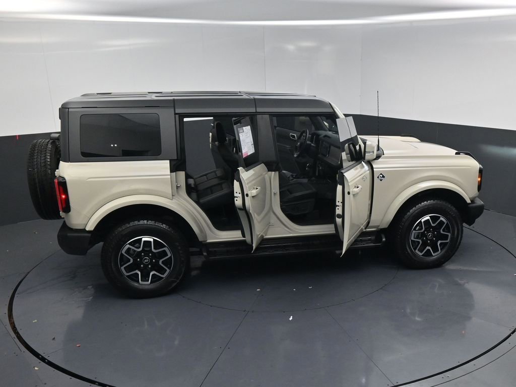 Used 2025 Ford Bronco Outer Banks image 24